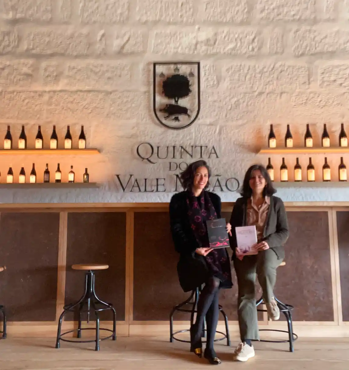 Lançamento na Quinta do Vale Meão, ao lado da querida Luísa Olazabal, neta da Dona Ferreirinha, grandes nomes do Douro/Portugal, produtores do vinho Meandro.